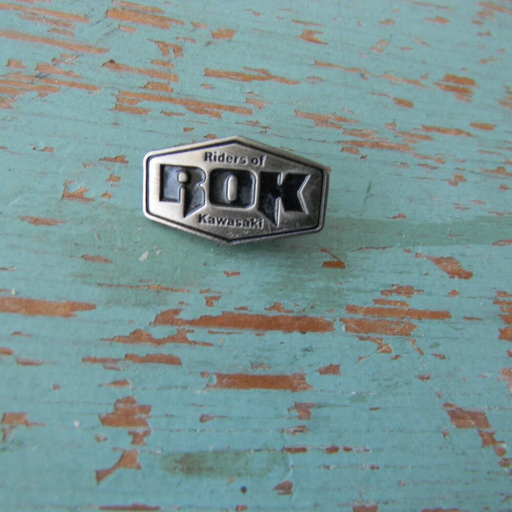 VINTAGE SMALL SILVER/BLACK ROK RIDERS KAWASAKI MOTORCYCLES PIN BACK